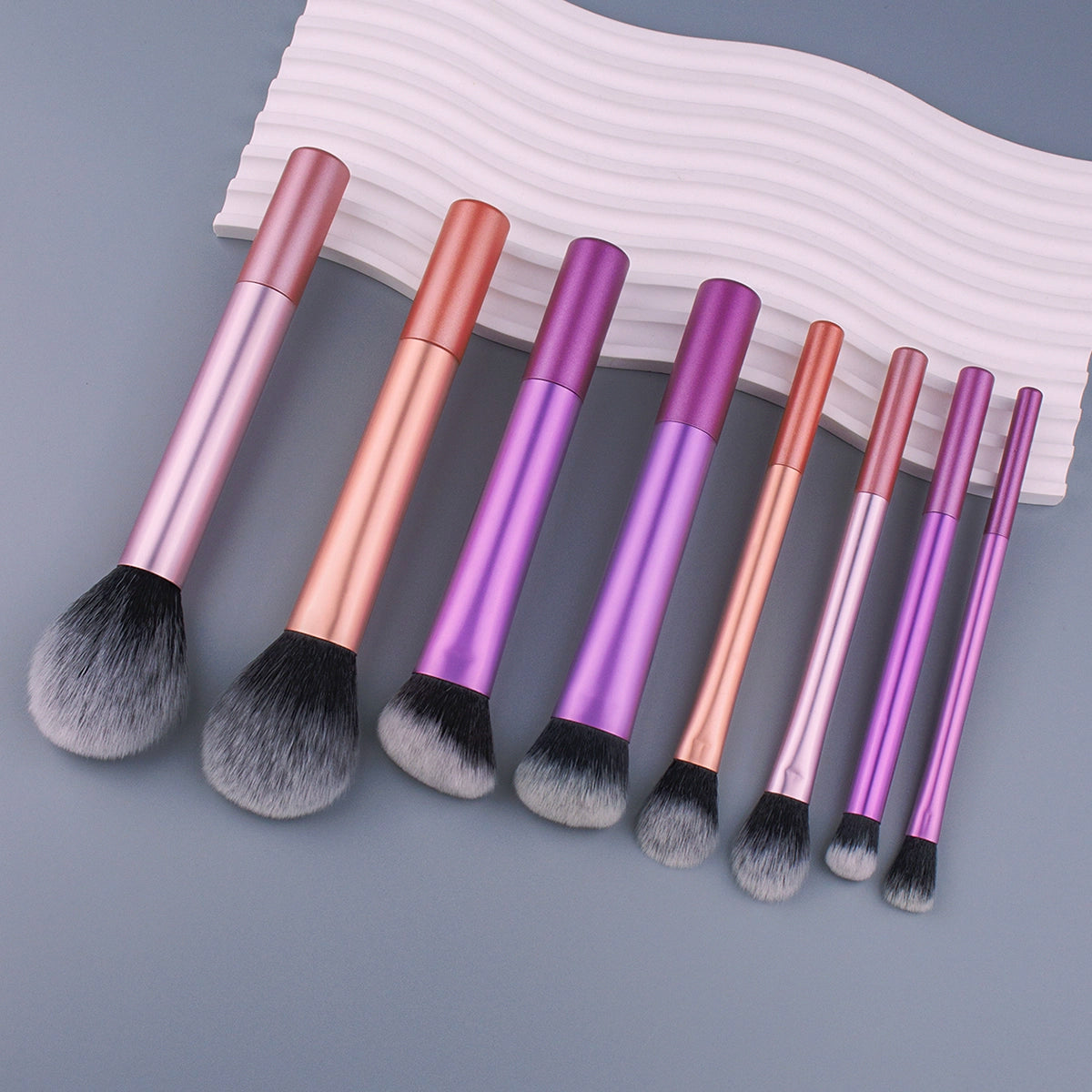 Kit 8 Pincéis Maquiagem Profissional com Estojo